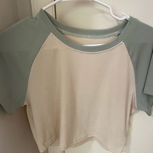 shein cropped raglan sleeve top